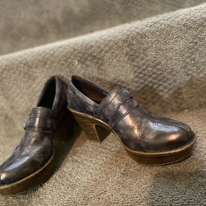 Women’s shoes. Size 7. In great condition. Like new.